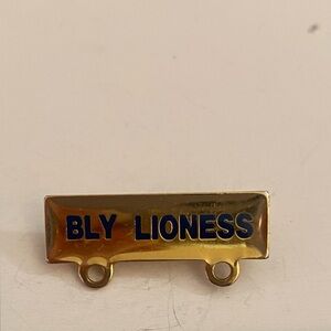 Bly Lioness lapel pin